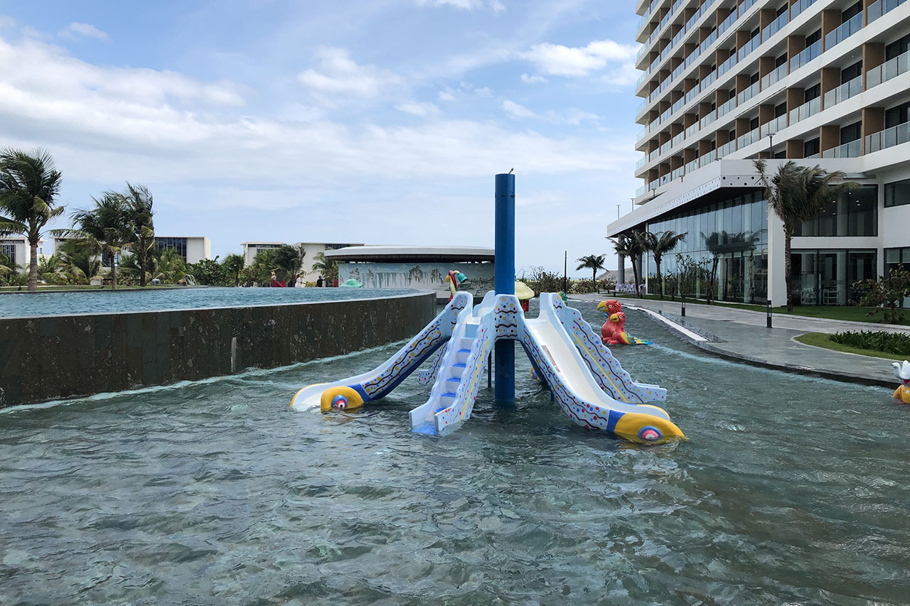 Hồ bơi và bãi tắm tại FLC Quy Nhơn